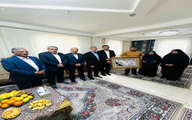 رییس سازمان نظام مهندسی ساختمان با خانواده مهندس عیسی نبی‌زاده دیدار کرد